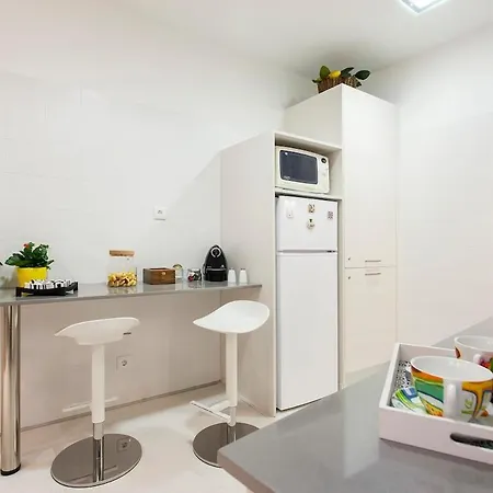Ginjinha House - 4 - Bairro Alto - With Ac By Lisbeyond Pensionat Lisboa
